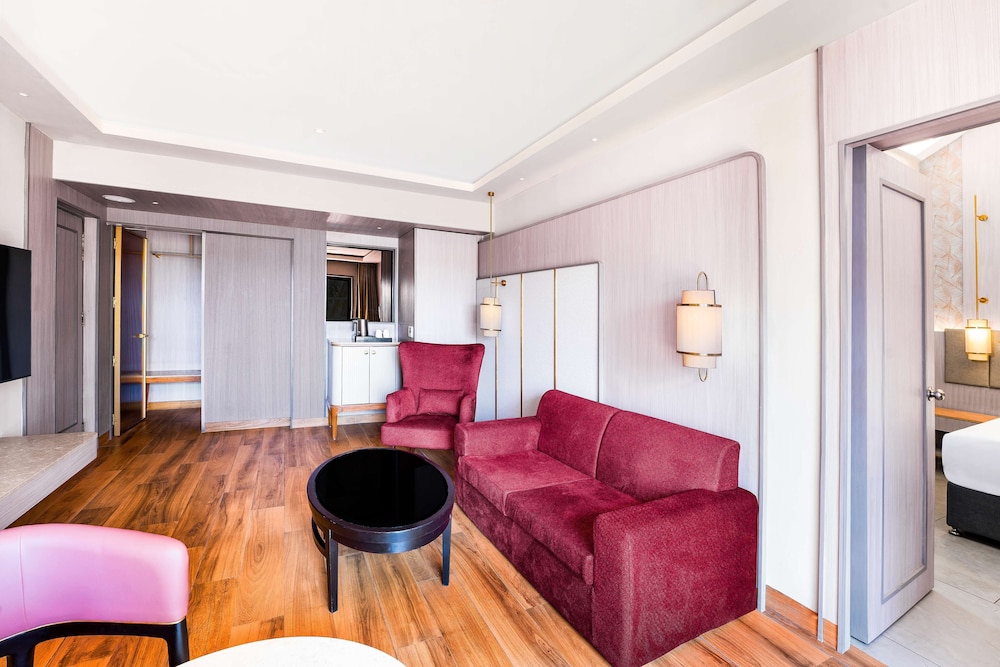 Premium Suite Room - Photo 1