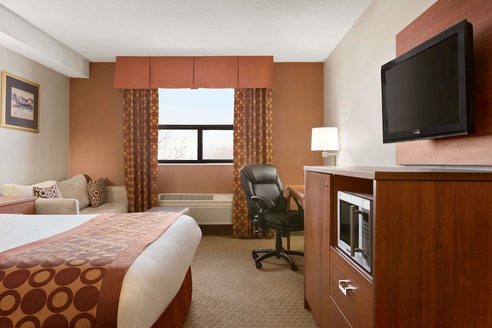 Room, 1 King Bed, Non Smoking - Photo 4
