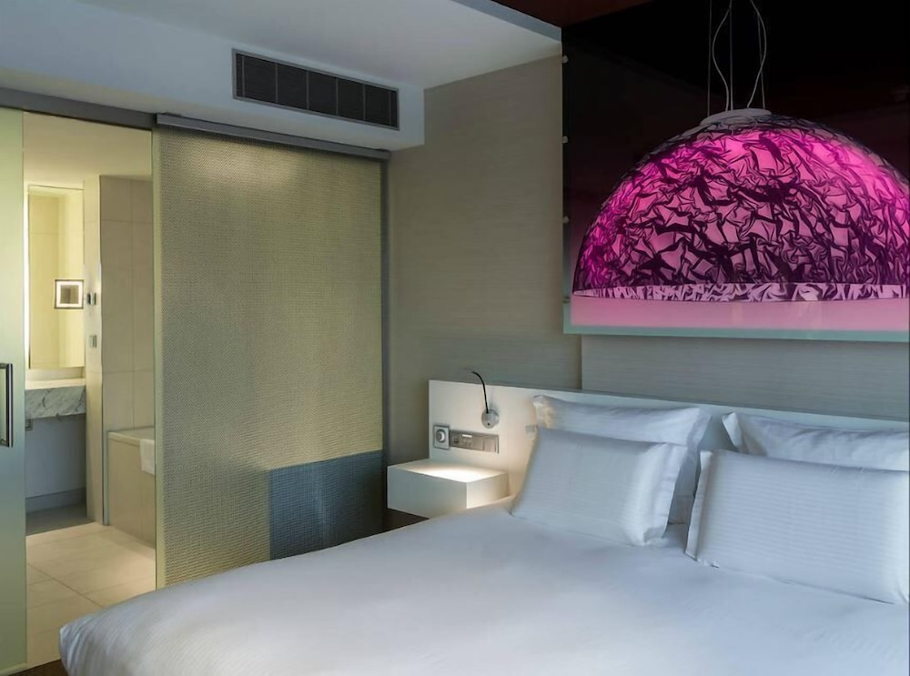 Exclusive Suite, 1 King Bed photo 3