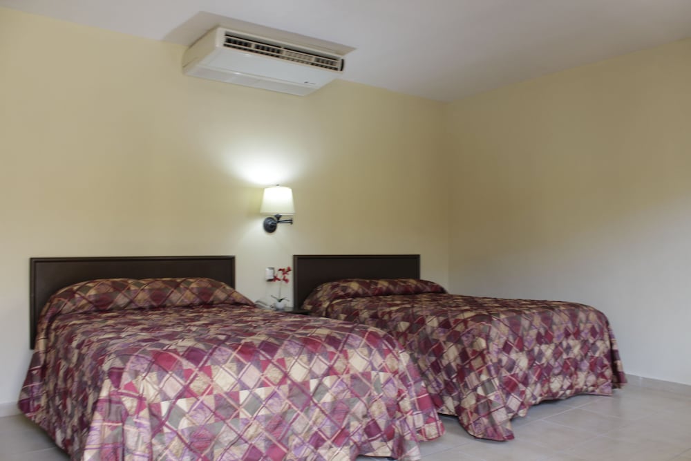 Standard Room, 2 Double Beds photo 1