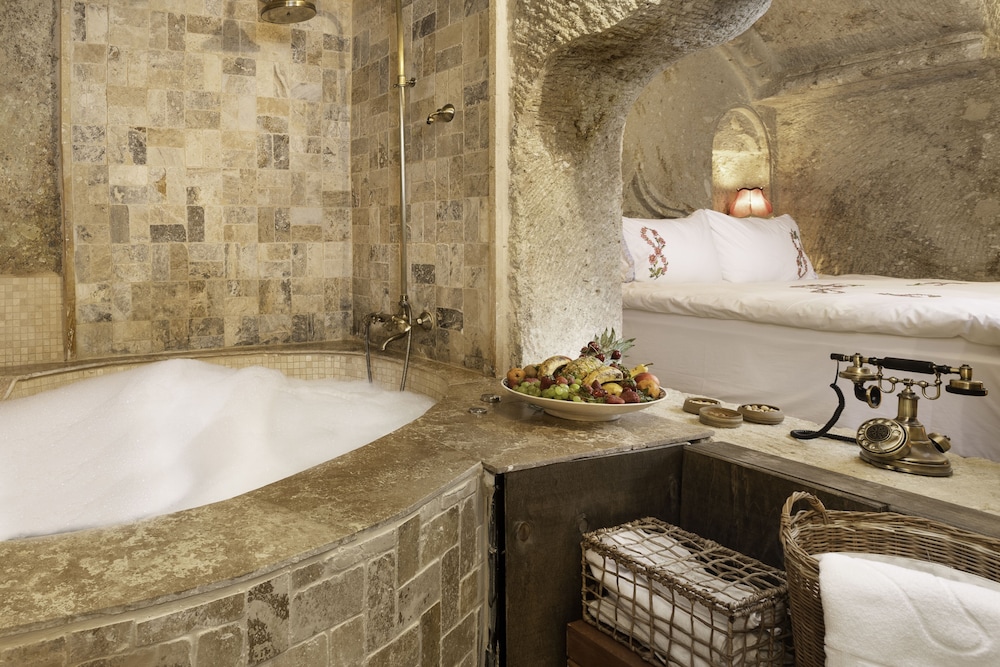 Superior Suite - Photo 18