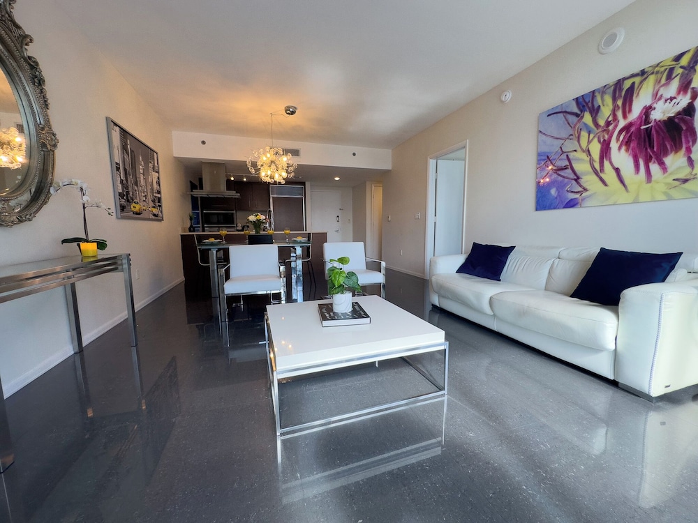 Boutique Apart, 1 King & Sofa Bed, Sauna, River/City Views, Balcony3307 thumbnail 5