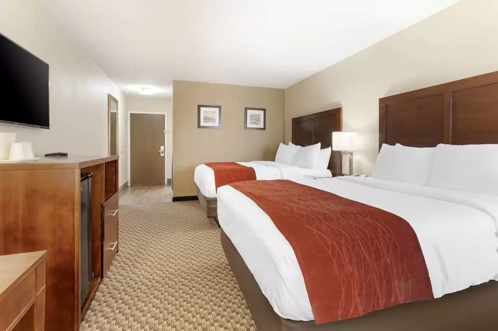Standard Room, 2 Queen Beds, Non Smoking - Photo 2