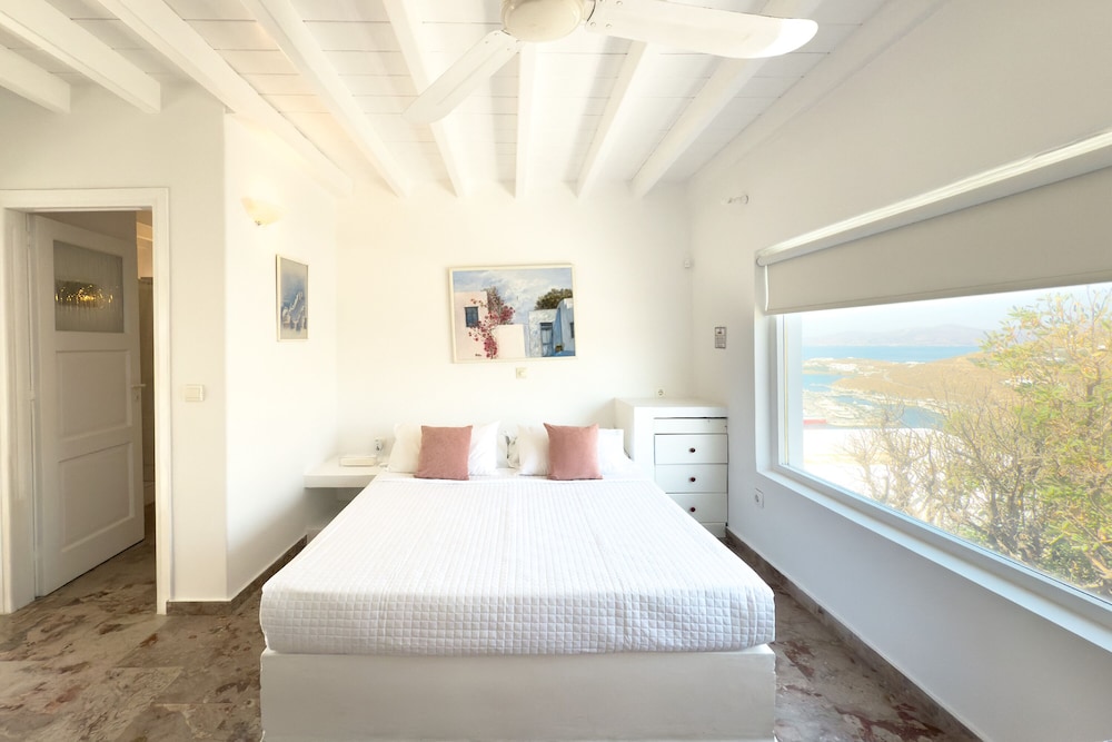 Superior Double Room, 3 Bedrooms, Private Pool, Partial Sea View