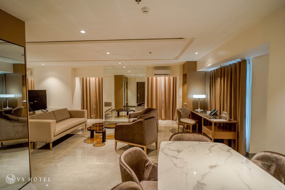 Suite Room - Photo 7