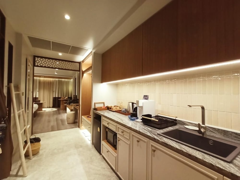 Deluxe Twin Room, Balcony - Photo 11