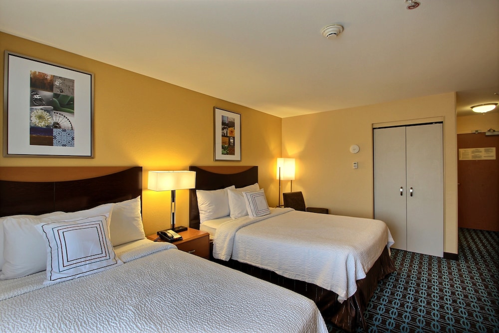 Room, 2 Queen Beds (Hearing Accessible) - Photo 2