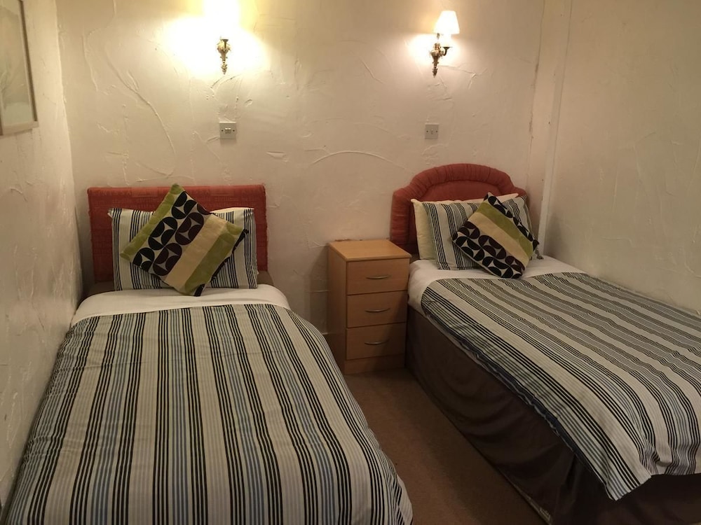 Deluxe Twin Room photo 3