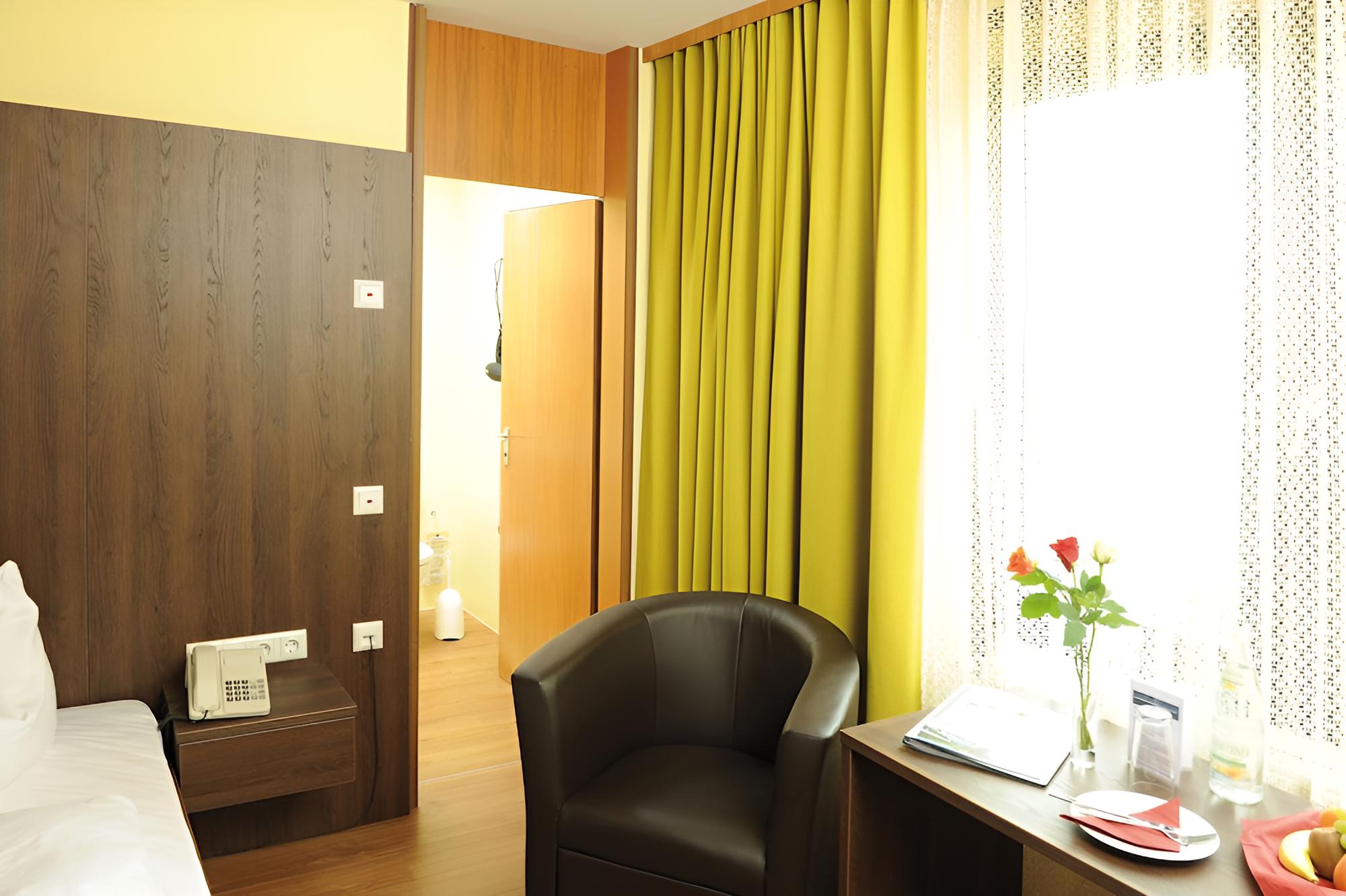 Single Room photo 3