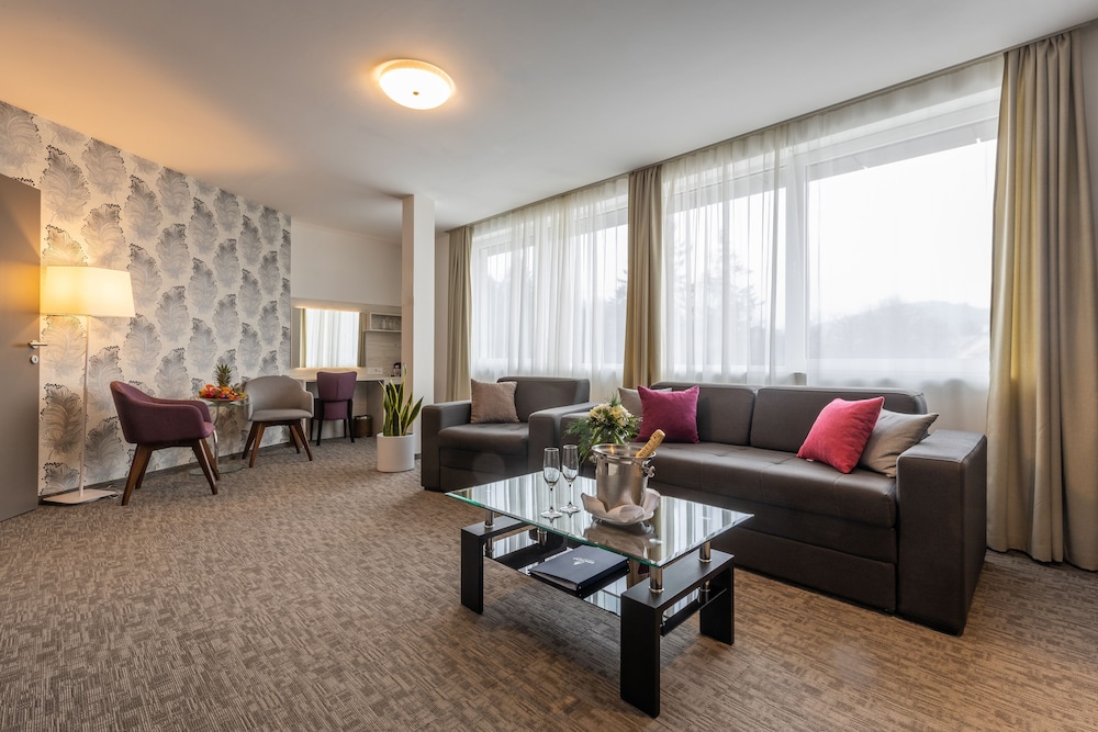 Deluxe Suite - Photo 1