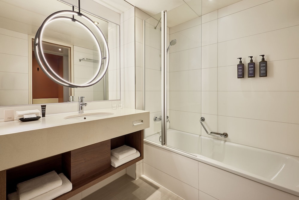 Deluxe Room - Photo 17