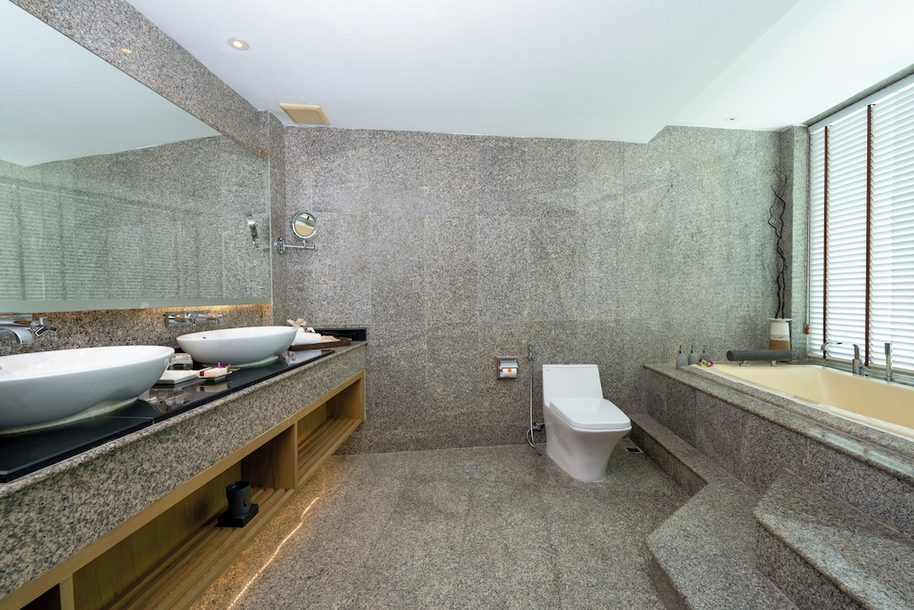 Grand Seaview Suite photo 2