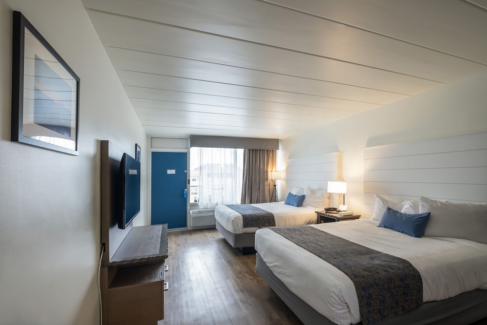 Double Queen Beds - Pool View photo 2