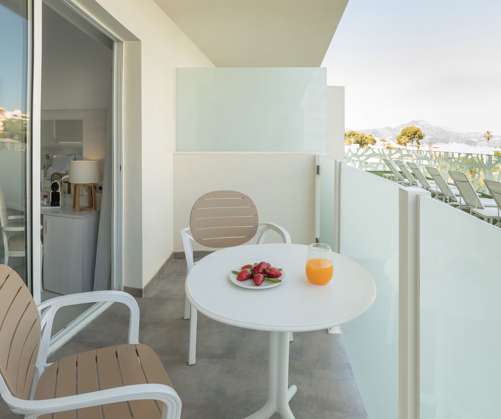 Room, Terrace (Club 2 adults + 1 child)