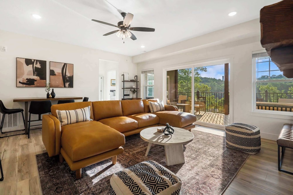 Condo, Multiple Beds, Balcony (Lakeview Penthouse)