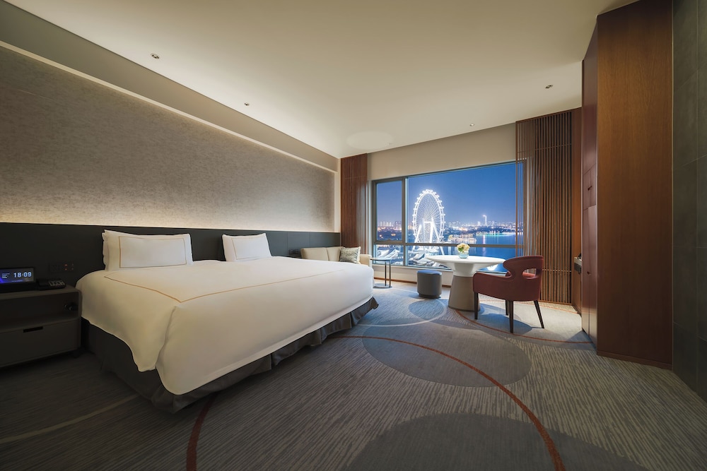 1 King Premium High Floor Jinji Lake Suzhou Eye View - Photo 2