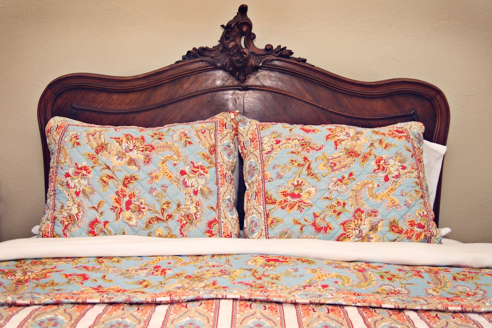 Signature Room, 1 Queen Bed, Private Bathroom photo 2
