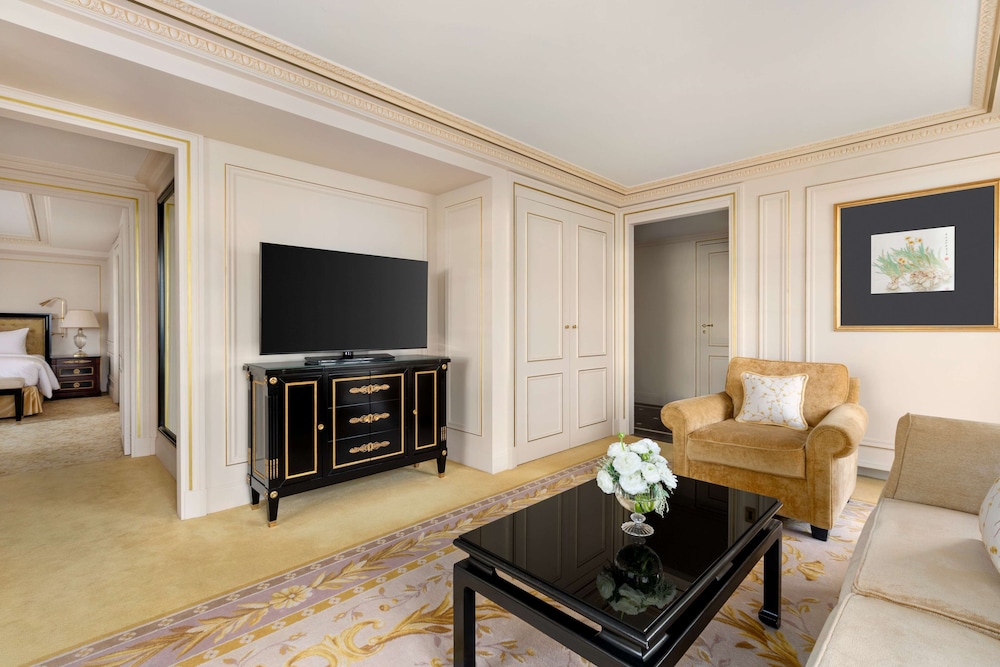 Suite with One King Bed (Non Smoking) thumbnail 5