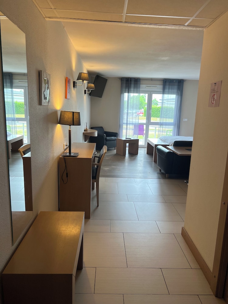 Basic Apartment photo 3