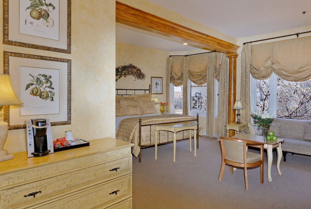 Sausalito Suite ADA 201 photo 2
