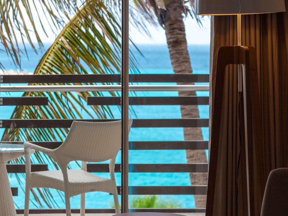 Suite, 1 King Bed, Ocean View (deluxe One Bedroom Suite)