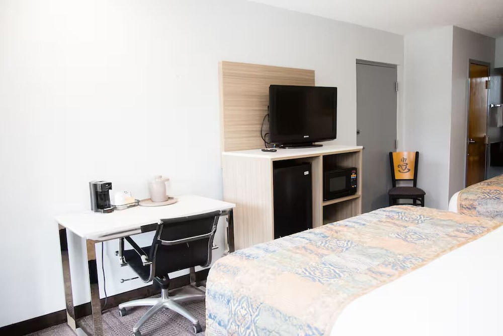 Room, 2 Queen Beds - Photo 3
