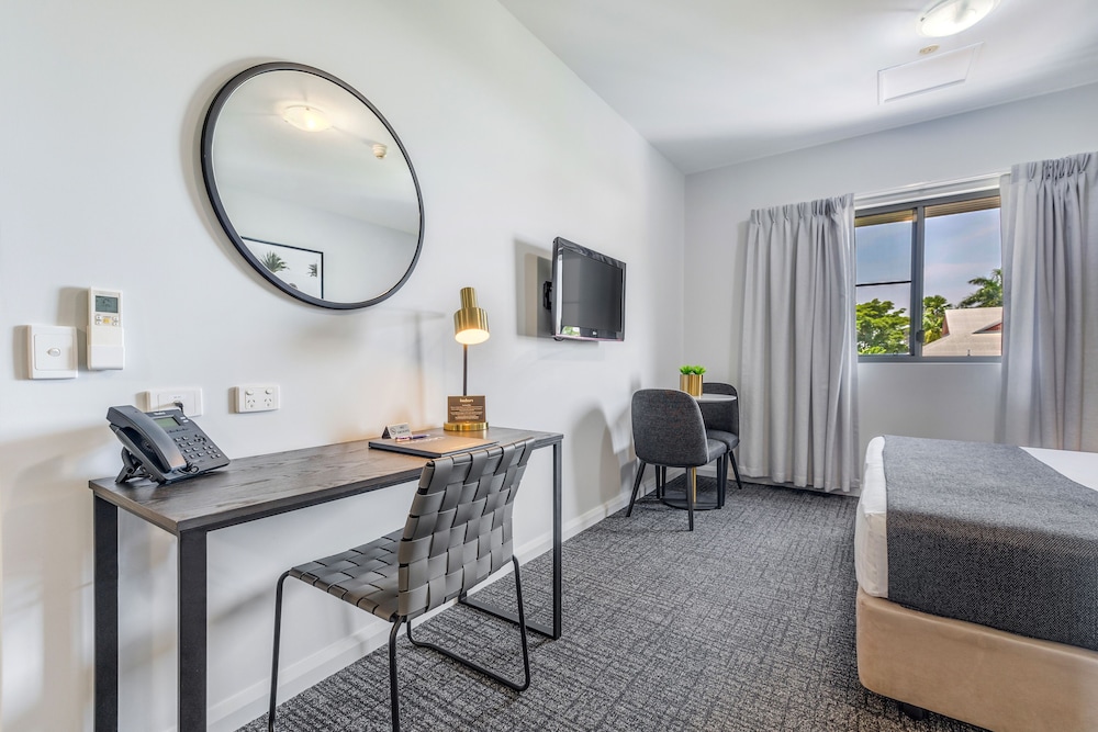 Studio Apartment - Photo 1