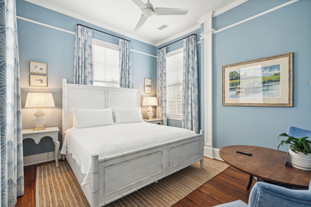 Premium Room, 1 King Bed (Not Pet Friendly)
