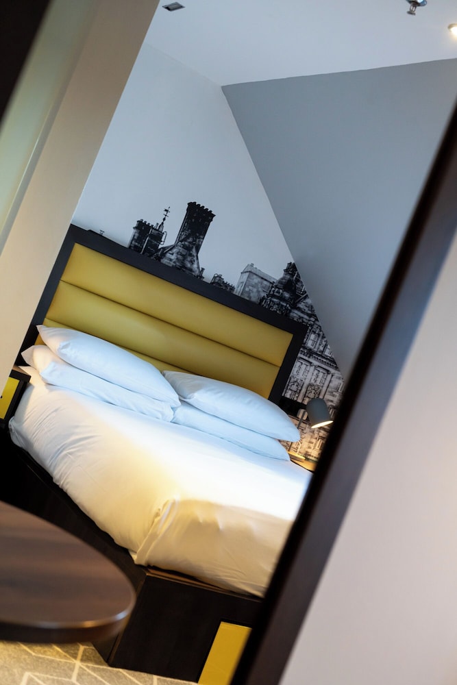 Standard Double Room - Photo 9