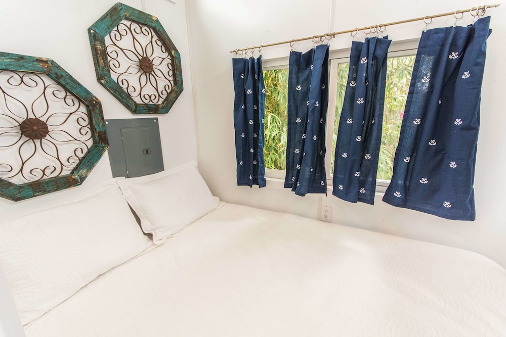 Cabin (Tiny House - Coral Oasis) photo 2