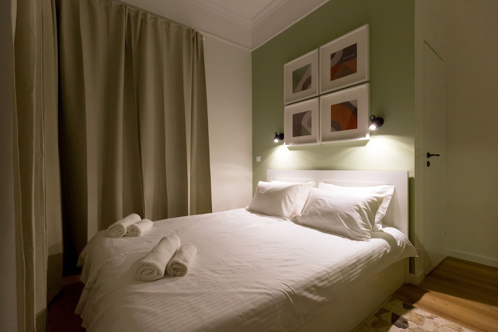 Premier Apartment, 1 Queen Bed, Non Smoking, Garden View photo 3
