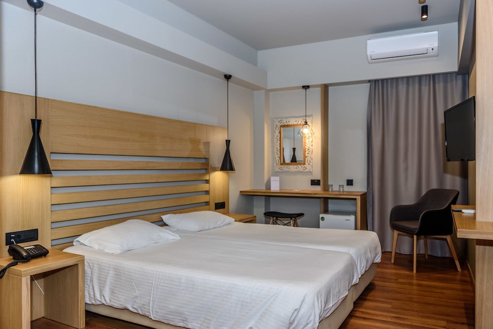 Economy Double or Twin Room (no balcony) - Photo 2