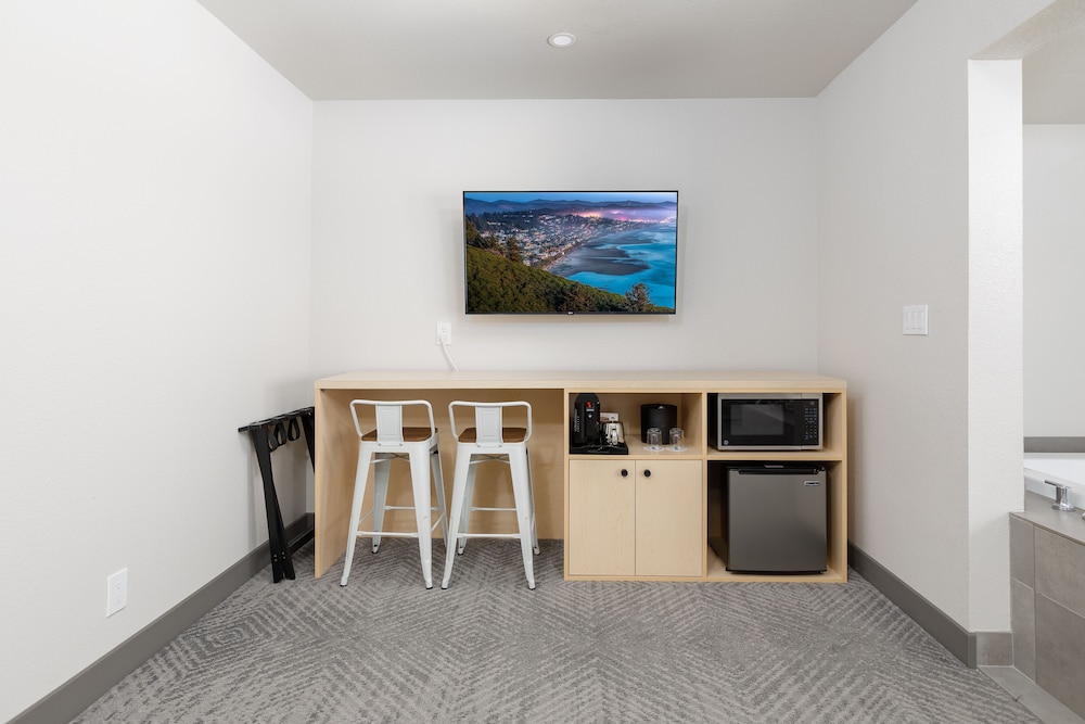 Signature Room, 1 King Bed, Jetted Tub, Ocean View, photo 6