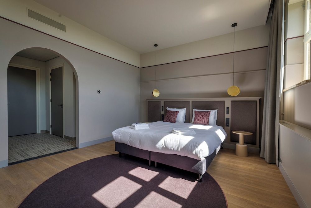 Family Double Room, 1 King Bed photo 2