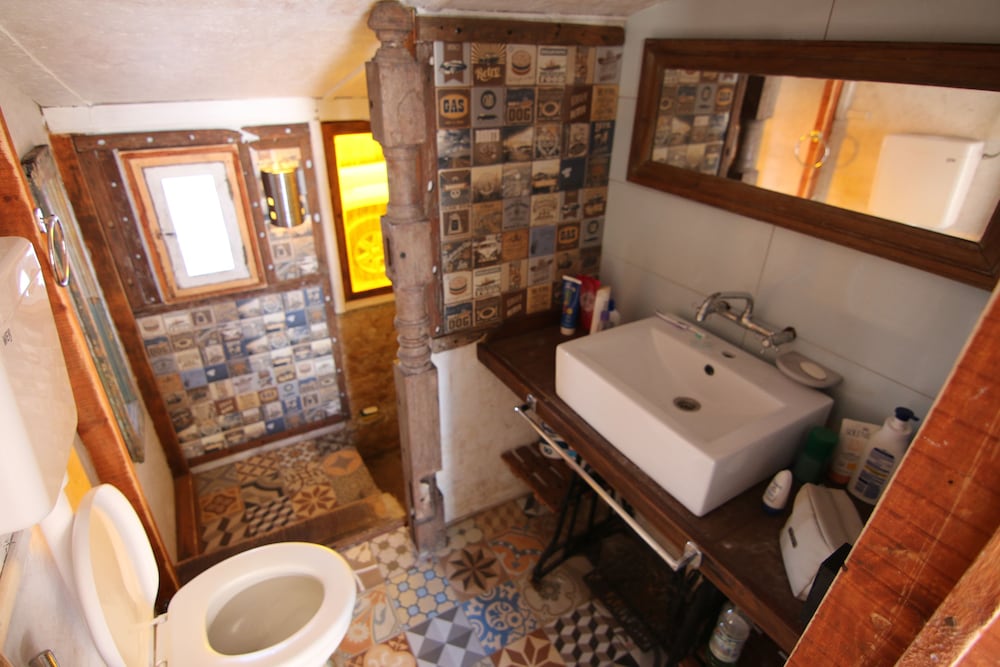 Room, Shared Bathroom (Faro 2) photo 1
