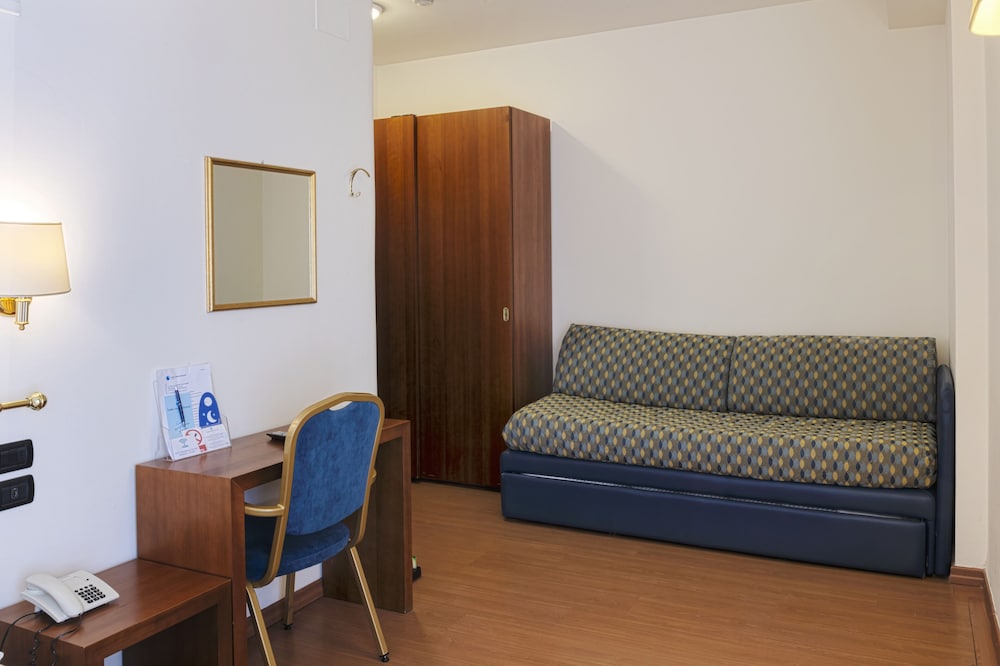 Economy Quadruple Room photo 3