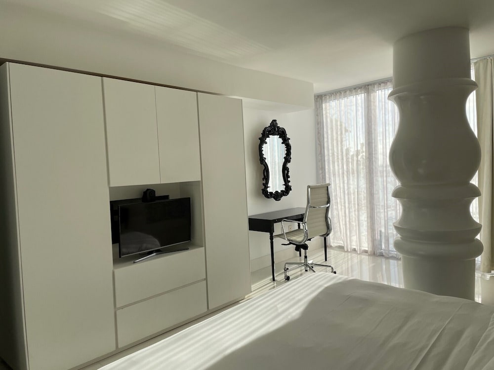 Suite, Tower - Photo 6
