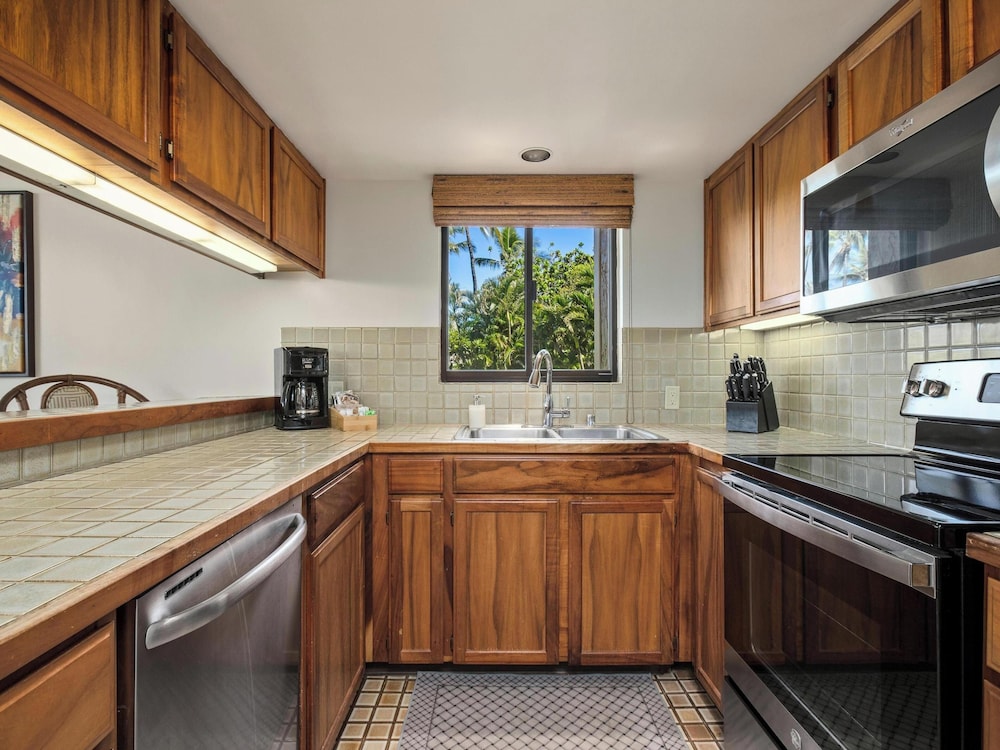 Condo, 2 Bedrooms, Oceanfront (206) photo 3