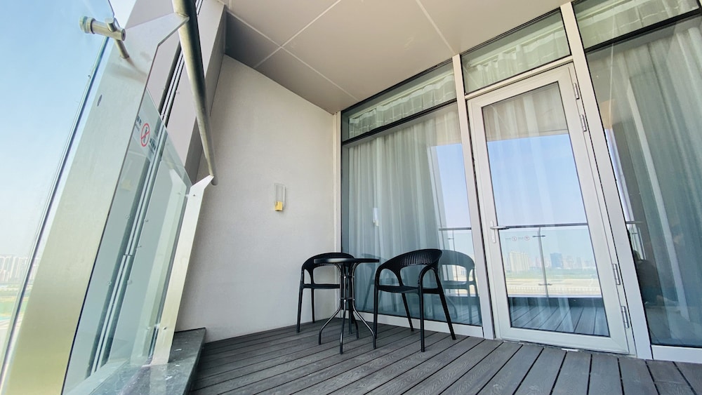 Standard Room, 1 King Bed, Lake View - Photo 3
