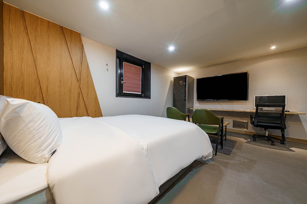Premium Double Room, 1 Queen Bed, Non Smoking, Sauna photo 2