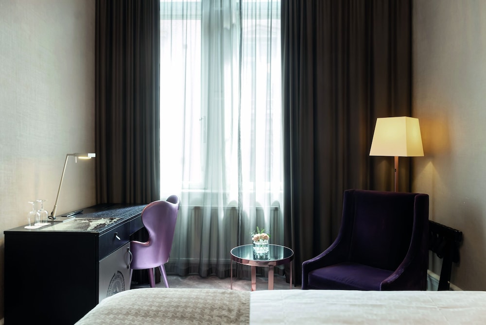 Smaller Standard Double Room - Photo 10