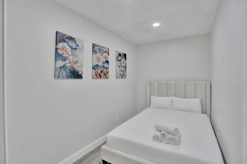 Traditional Apartment, 2 Bedrooms, Kitchen photo 3