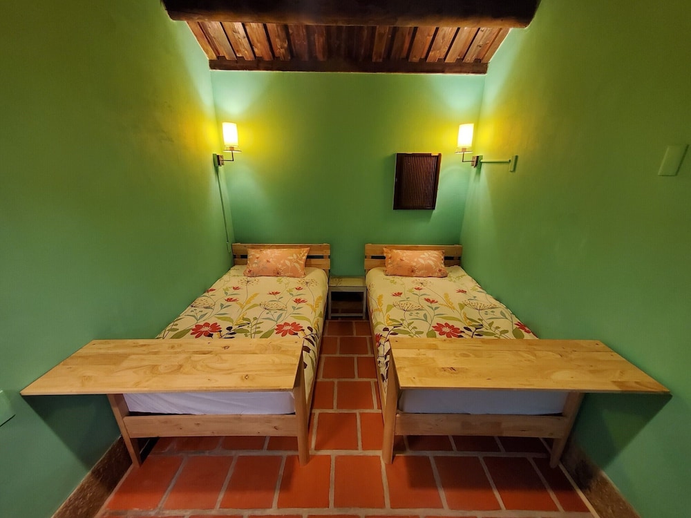 Standard Twin Room - Photo 1