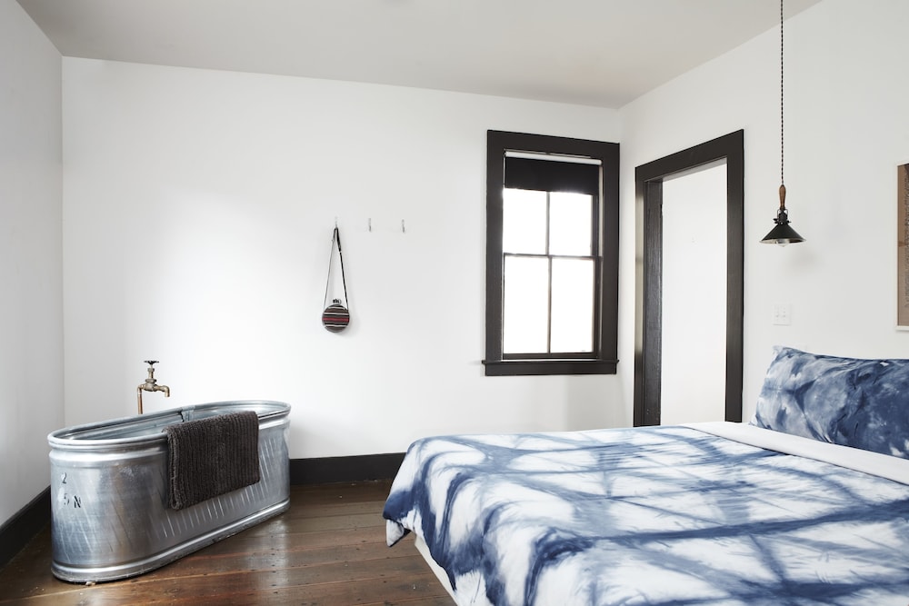 Suite, 1 King Bed, Non Smoking, Hot Tub (STEAM) photo 1
