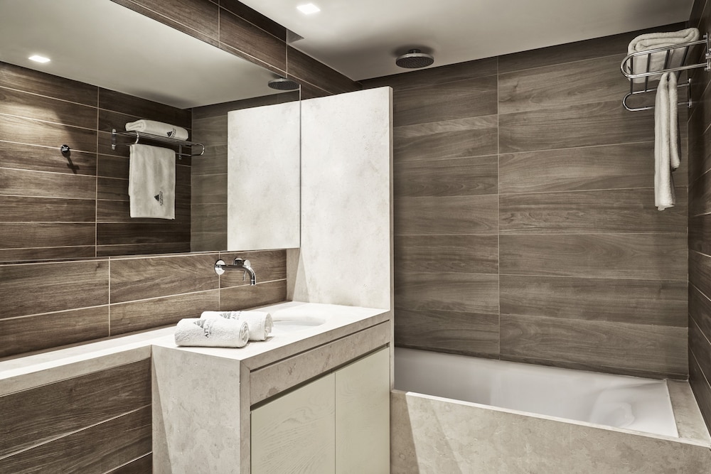 Junior Suite Inland View thumbnail 6
