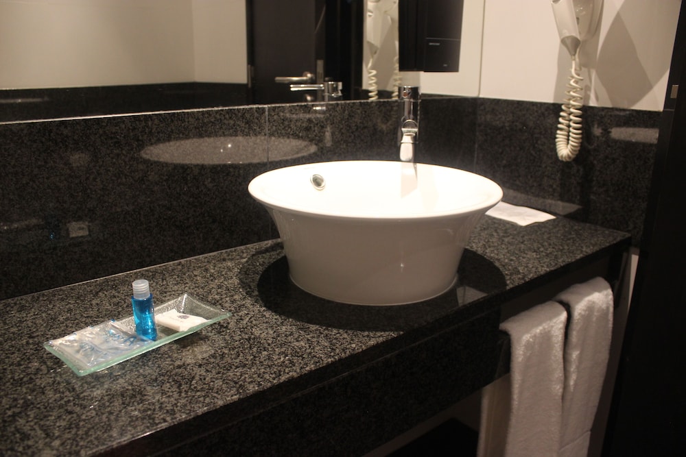 Standard Double Room - Photo 15