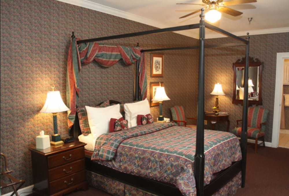 Lyman Hall room photo 2