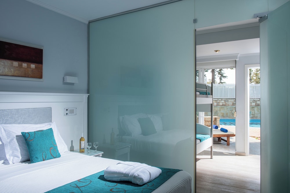 Family Suite 2 Bedrooms with Sharing Pool