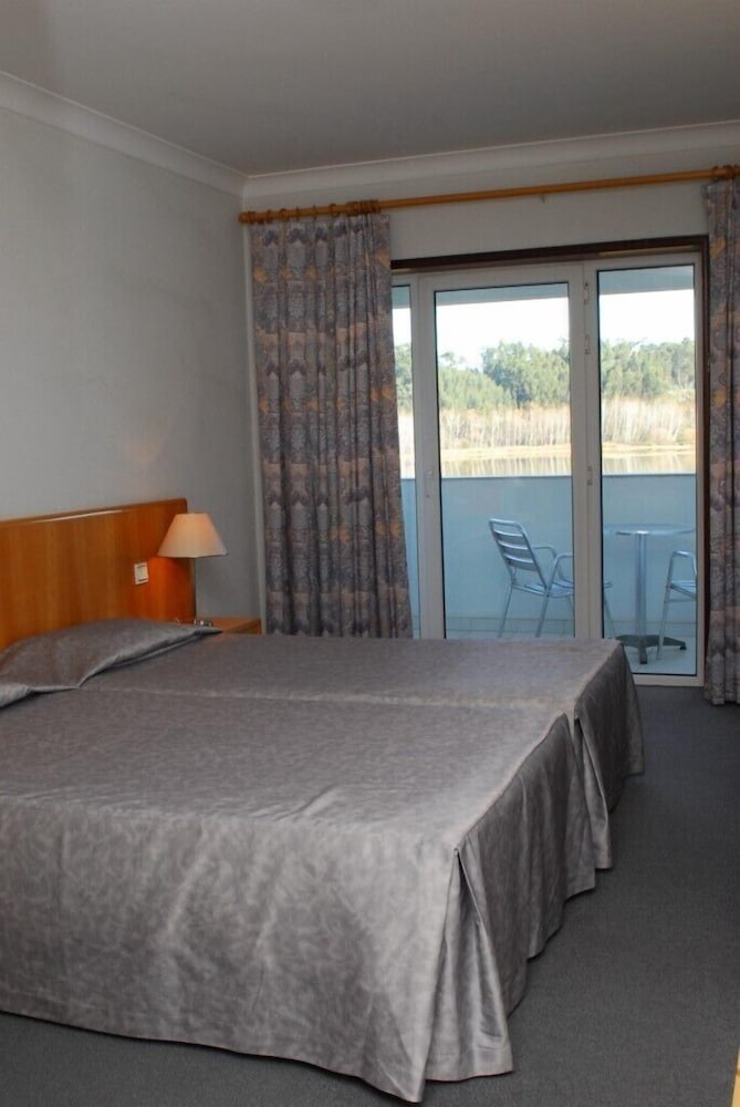 Standard Room, 1 Double or 2 Twin Beds, Balcony, Lake View photo 1