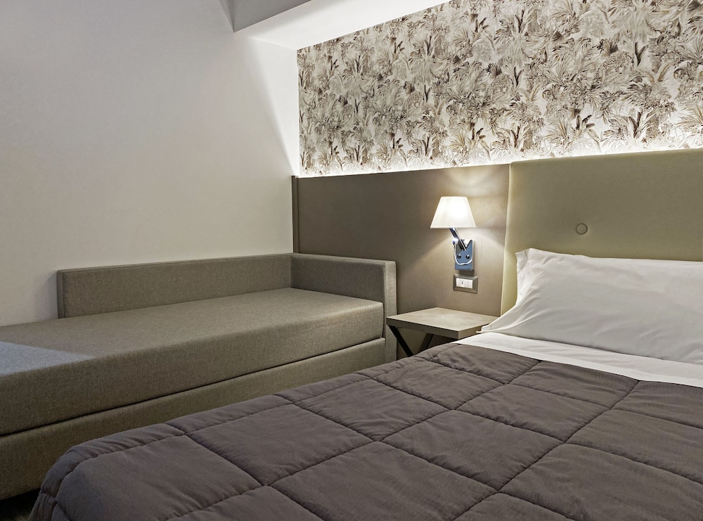 Superior Triple Room photo 3
